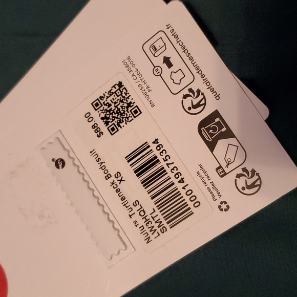 #208 NWT Lululemon Bodysuit t266 - Picture 7 of 7